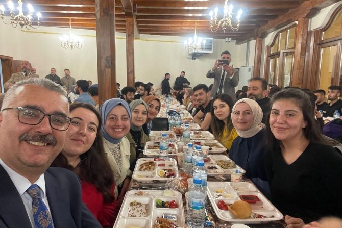 Ak Parti İ̇l Başkanı Ahlatcı, Gençlerle Buluştu