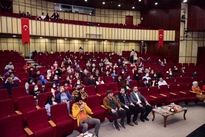 Ziyafet Sofrası Yıldırımlıları Kahkahaya Boğdu