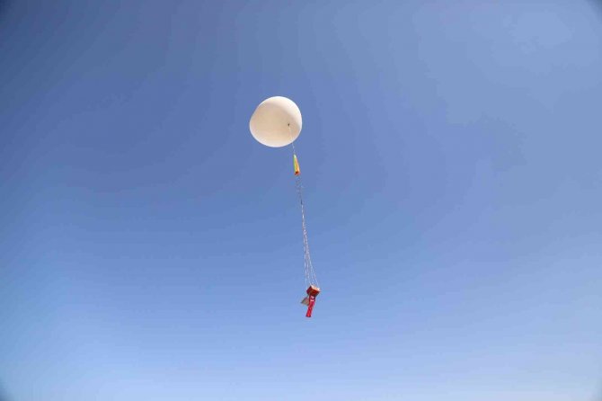 Helyum Balonuyla Stratosfere Boru Kebabı Yolladı