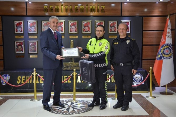 Ayın Polisleri Ödüllendirildi