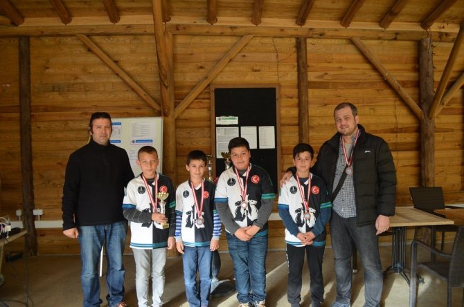 Satranç Tutkusunu Öğrencilere Aşıladı, Başarılar Ard Arda Geldi