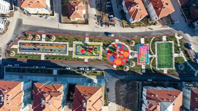 Aksaray’da Parklara 19 Yeni Çok Amaçlı Spor Sahası Yapıldı