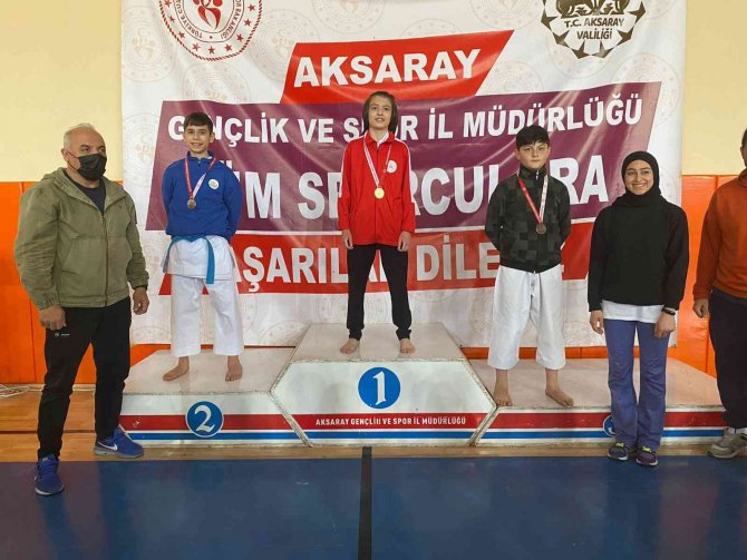 Kayseri Analig Karate Takımları Yarı Finale Yükseldi