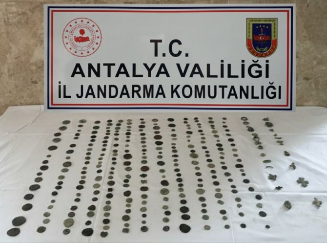 Antalya’da Jandarma Tarihi Eser Kaçakçılarına Göz Açtırmadı