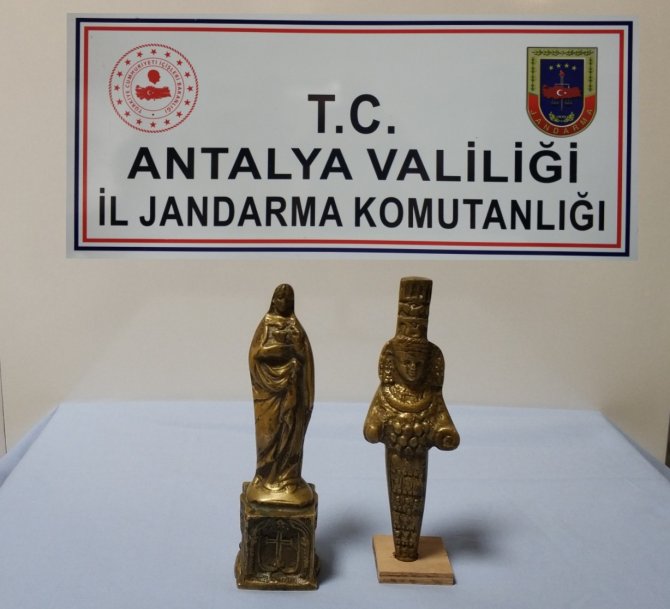 Antalya’da Jandarma Tarihi Eser Kaçakçılarına Göz Açtırmadı