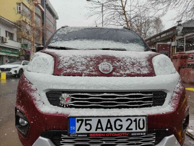 Ardahan Nisan Ayında Beyaza Büründü