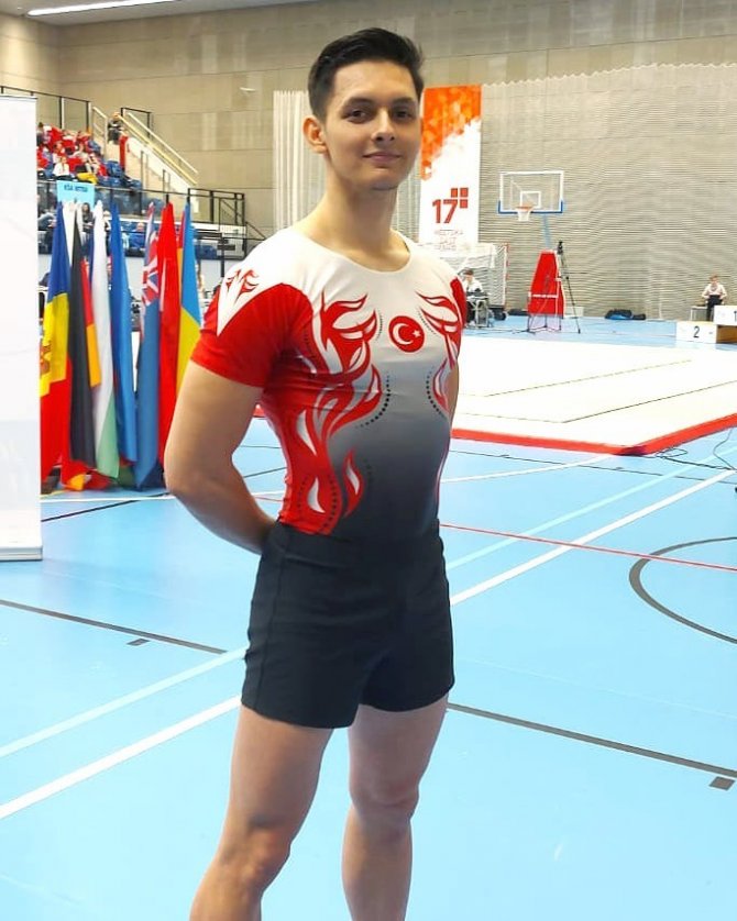 Baün’lü Sporcudan Cimnastikte Altın Madalya