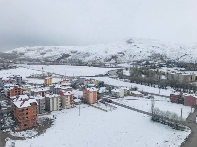 Bayburt’ta ’Nisan Karı’ Yağdı!
