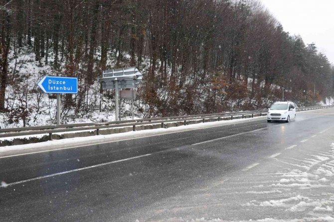 Bolu Dağı’nda Kar Yağışı Etkili Oluyor
