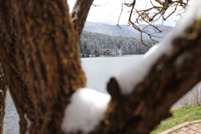 Gölcük Tabiat Parkı Beyaz Örtüyle Kaplandı