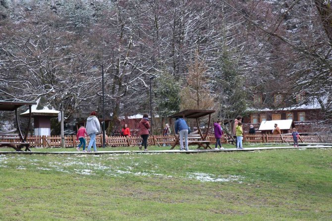 Gölcük Tabiat Parkı Beyaz Örtüyle Kaplandı