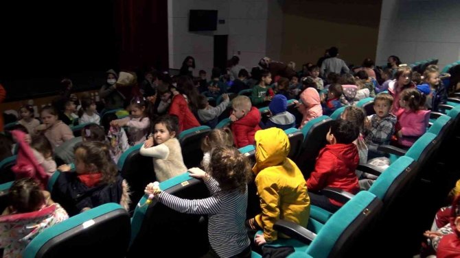 Bozüyük Belediyesi Çocuk Şenliği “Mimas İle Büyüyen Düşler” Adlı Tiyatro Oyunu İle Başladı