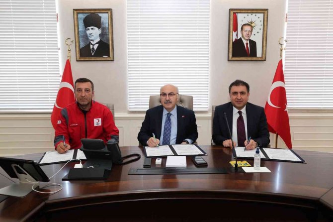 Hayırsever İş Adamı Ve Kardeşinden Buca Kızılay’a Anaokulu Bağışı