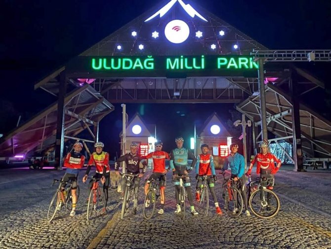Bursalı Bisikletçiler İftardan Sahura Pedal Çevirdi.