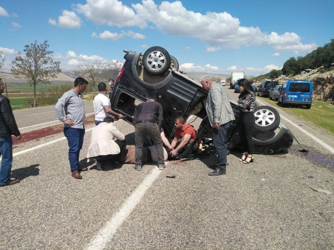 Gaziantep’te İki Aracın Çarpıştığı Kazada Can Pazarı: 4 Yaralı