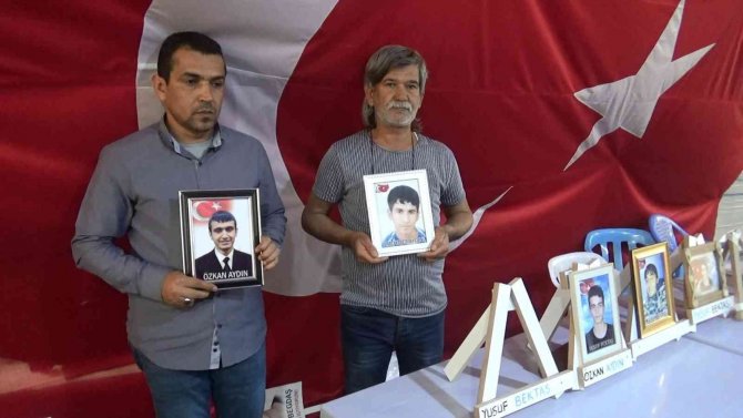 Hdp İ̇l Başkanlığı Önündeki Ailelerin Evlat Nöbeti Kararlıkla Devam Ediyor