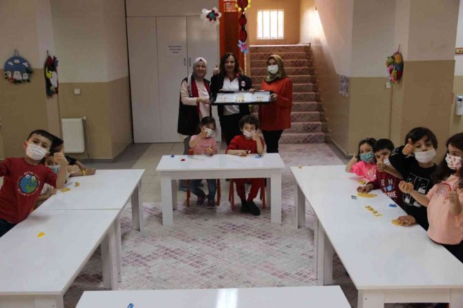 Öğrenciler 112 Kurabiyesi Yaptı