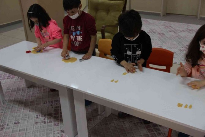 Öğrenciler 112 Kurabiyesi Yaptı