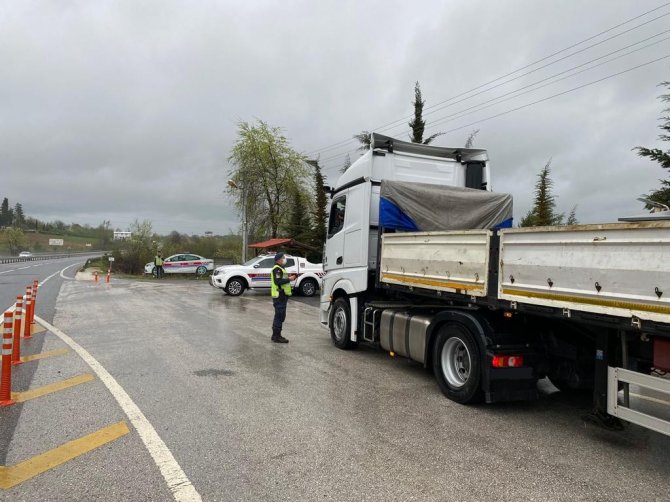 Yolcu Ve Yük Taşıyan Araçlara Sıkı Denetim