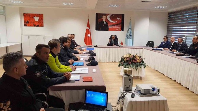 Edremit’te Bayram Öncesi Güvenlik Toplantısı