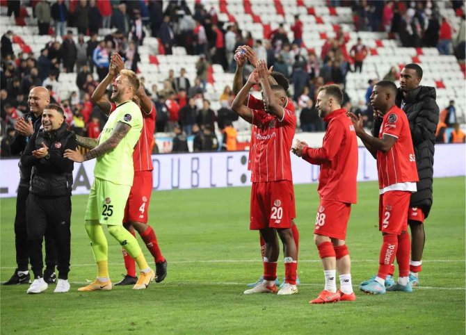 Antalyaspor Yenilmezlik Serisini 10 Maça Çıkardı