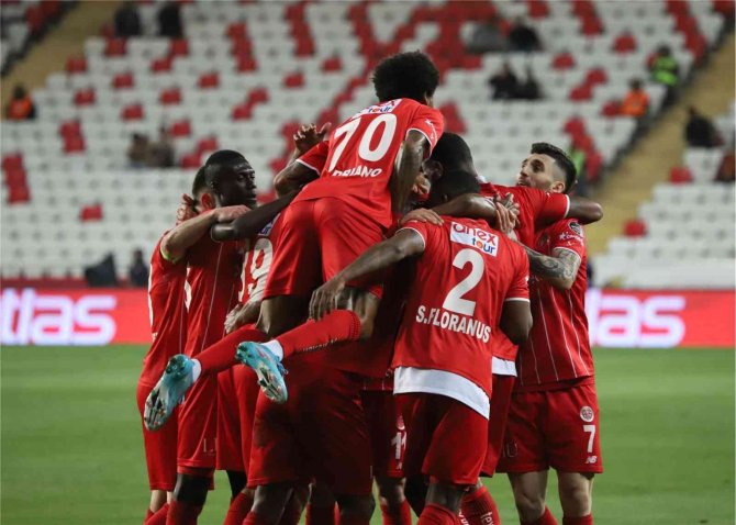 Antalyaspor Yenilmezlik Serisini 10 Maça Çıkardı