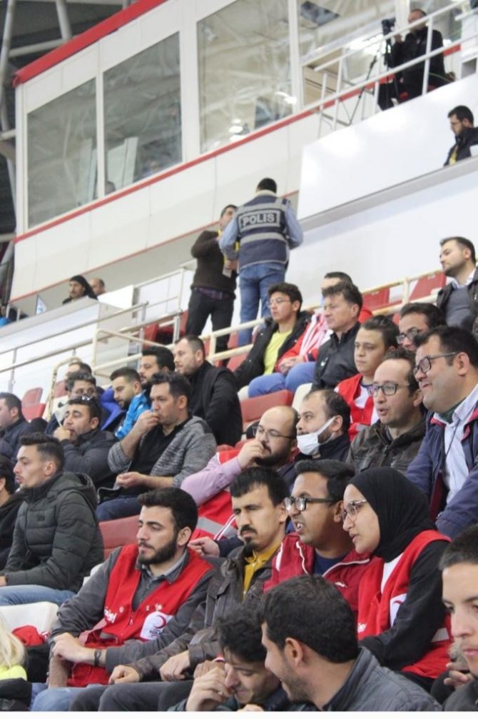 Kızılay Gönüllüleri, Antalyaspor Maçını Görme Engellilere Betimlemeli Maç Anlattı