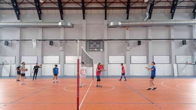 Voleybol Takımı Hazırlıklara Başladı
