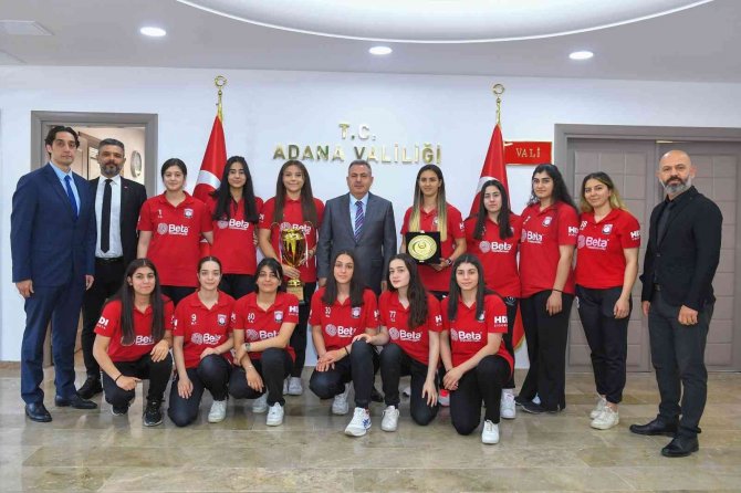 Şampiyon Kızlar Vali Elban Ve Başkan Karalar’ı Gururlandırdı