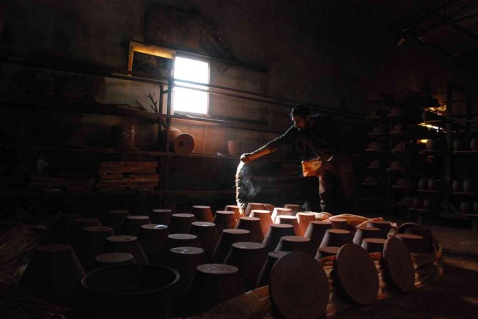 Menemenli Ustalar Çömlek Siparişlerine Yetişemiyor