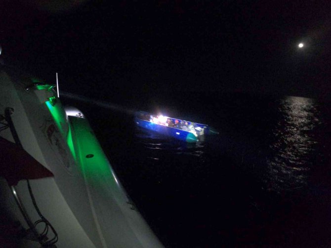 İ̇zmir’de 27 Düzensiz Göçmen Yakalandı