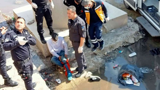 Gasp Şüphelisi, Polisten Kaçarken Dereye Atladı