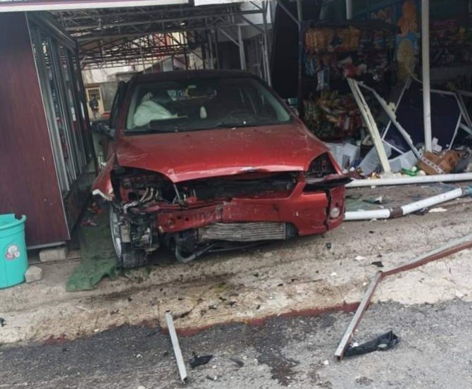 Otomobil İş Yerine Böyle Girdi