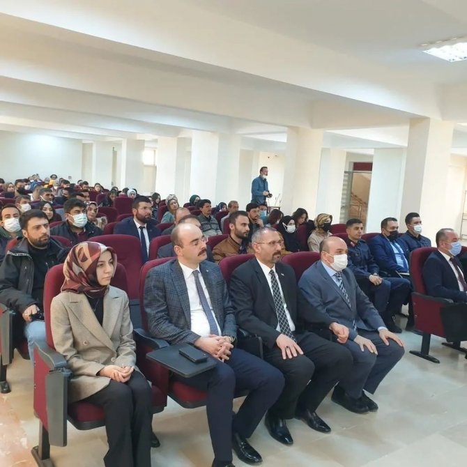 Kangal’da Bağımlılıkla Mücadele Çalıştayı Yapıldı