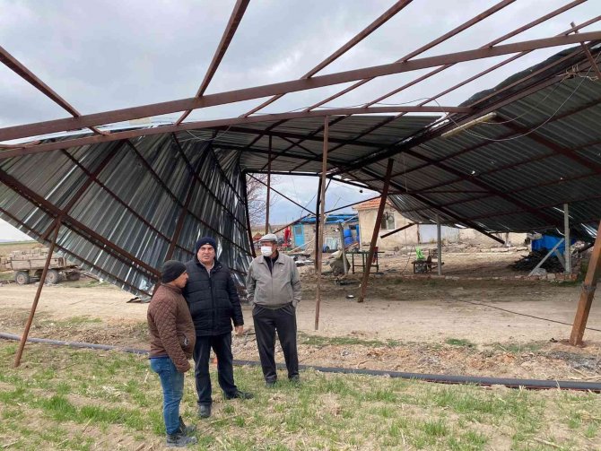 Karaman’da Şiddetli Fırtına Çardağın Çatısını Uçurdu