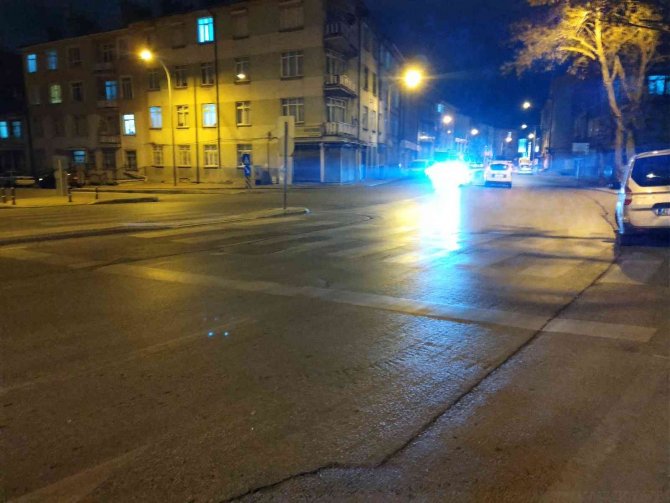 İ̇ki Grup Arasında Bıçaklı Kavga: 1 Yaralı