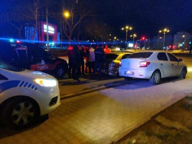 Polisin Dur İhtarına Uymayan Ehliyetsiz Sürücü Kovalamaca Sonucu Yakalandı