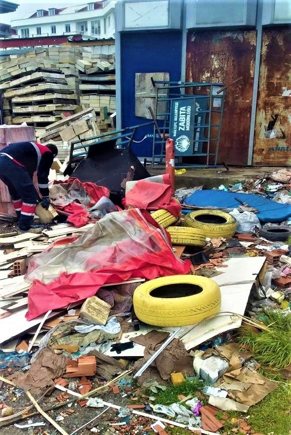 Maltepe’de Sahada Hem Denetim Hem Temizlik Ekipleri Görev Başında