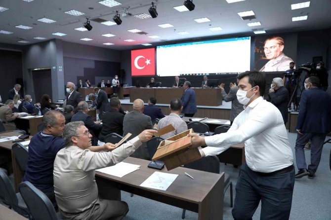 Büyükşehir Belediyesinin 2021 Yılı Faaliyet Raporu Oy Çokluğuyla Kabul Edildi