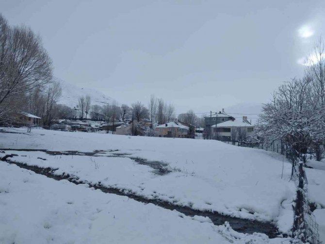 Tunceli’nin Yüksek Kesimlerimde Kar Yağışı Etkili Oldu