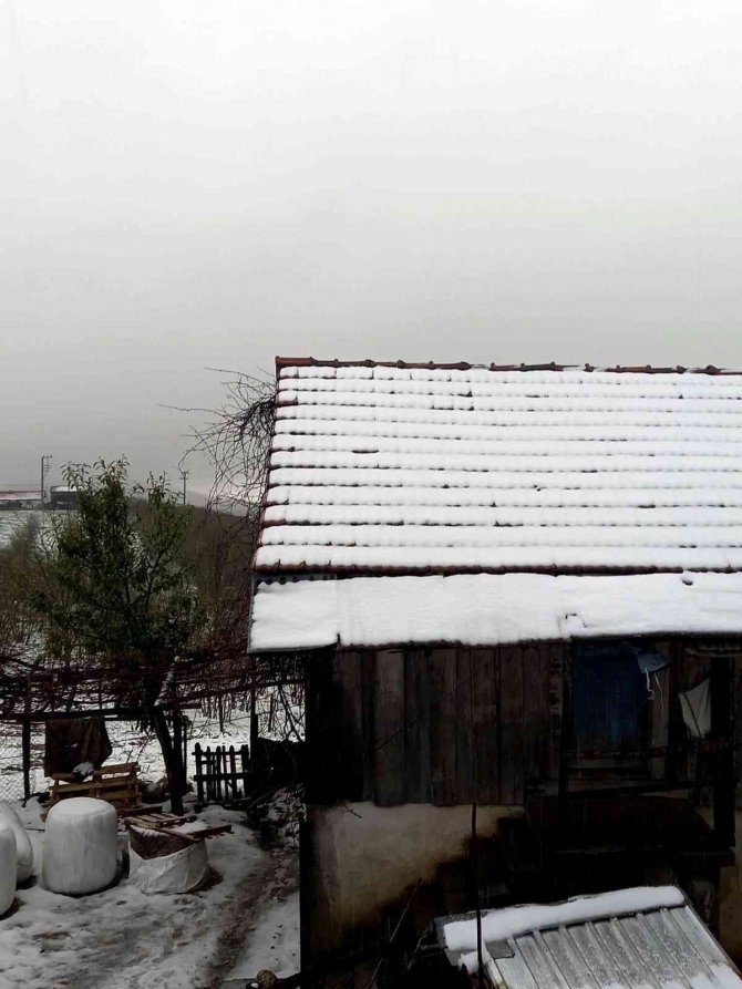 Nisan Ayının Ortasında Yüksek Kesimler Beyaza Büründü