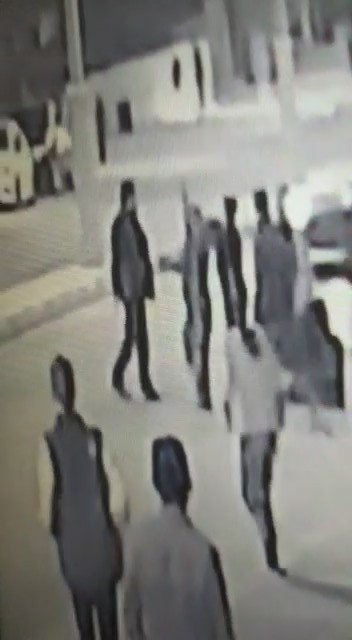 Caddenin Ortasında Kuzeni Tarafından Öldürüldü