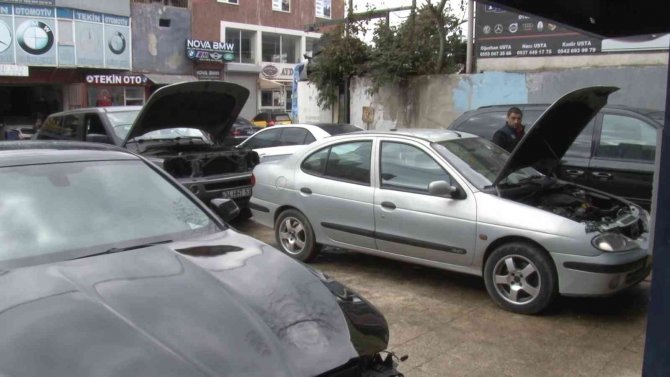 Ataşehir’de Airbag Hırsızları İş Başında Yakalandı