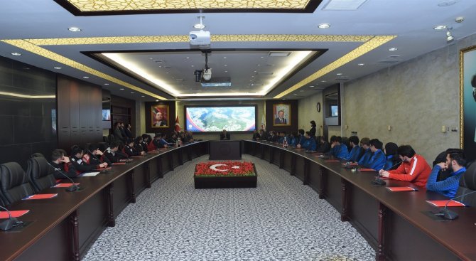 Rektör Ünal’dan Başarılı Sporculara Tebrik