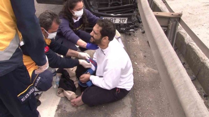 Tem’de Turistleri Taşıyan Minibüs, Kaza Yapan Araçlara Çarptı: 4 Yaralı