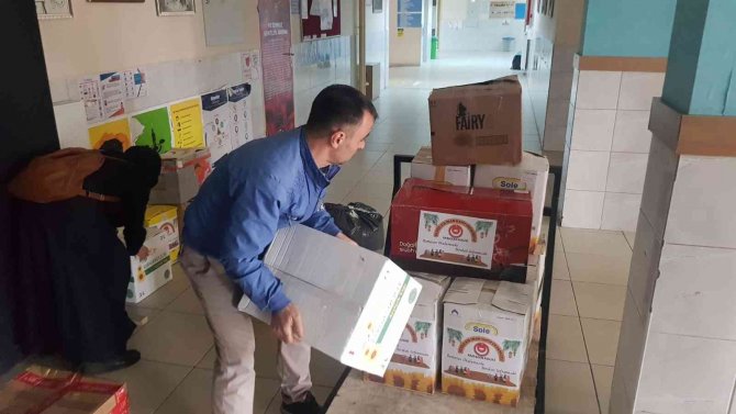 Öğrencilerden İhtiyaç Sahiplerine Yardım Kolisi