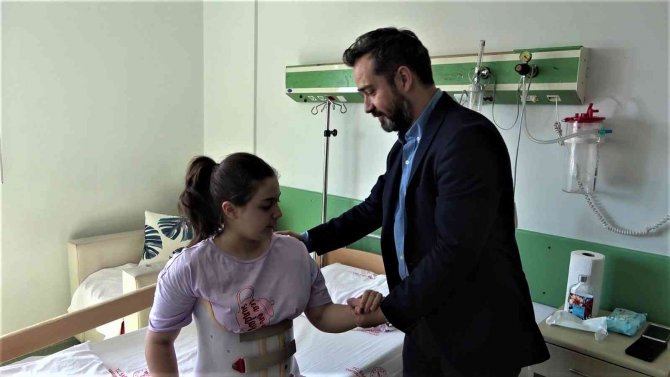 12 Yaşındaki Çocuk, ’Skolyoz’dan Devlet Hastanesinde Kurtuldu