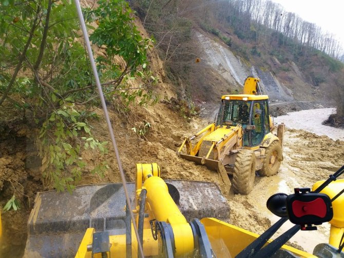 Sinop’ta Heyelan Nedeniyle Kapanan 118 Köy Yolu Ulaşıma Açıldı