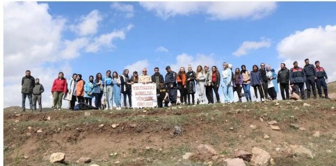 Öğrenciler Doğaya İz Bıraktı