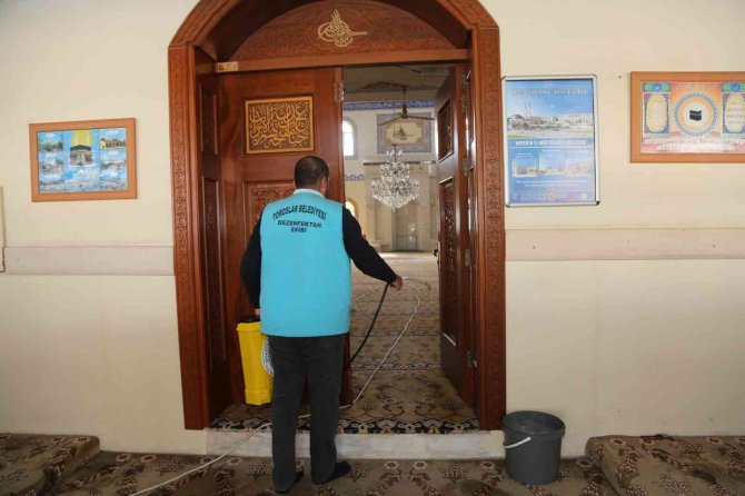 Toroslar’da Camiler Temizleniyor